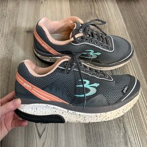 Gdefy Women's GraySalmon Mighty Walk Shoe